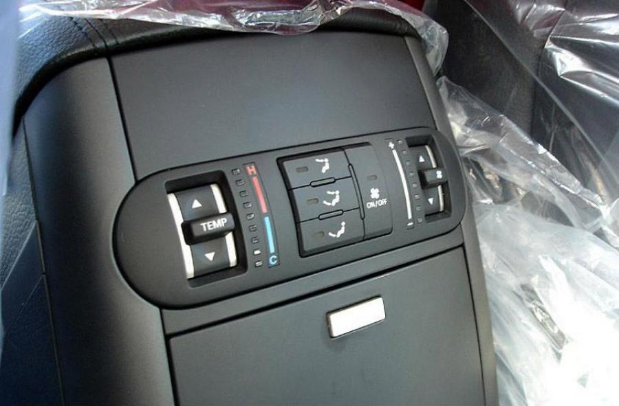  Kia Borrego 2009 года  (фото 98 из 345)
